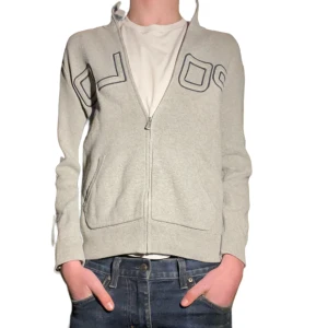 Ralph lauren zip - Ritkigt snygga Ralph lauren zip i fint skick. Storlek 14-16, passar runt 165✅  Modellen är 172  Skriv vid frågor eller funderingar👏 