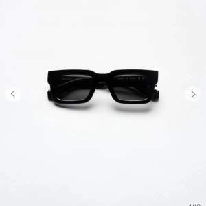 Säljer dessa solglasögonen ifrån Chimi i modellen 05. Är i superfint skick och medföljer allt (solglasögonfoderal, rengöringslapp och tygpåse till solglasögonen). Skriv om du vill ha egna bilder.😊
