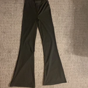 Bootcut tights - Byxor/tights ifrån lager, inga defekter och knappt använda 