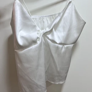 Vit topp - Storlek S, helt ny🤍