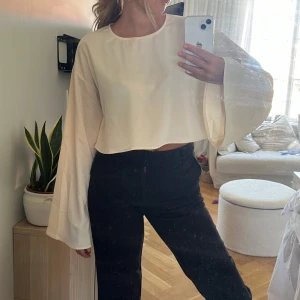  Blus - Nyskick. Prislappen sitter kvar. St XS