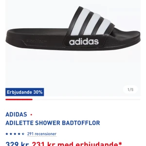 Adidas tofflor (nya) - Helt nya adidas tofflor, säljs då jag fick två stycken, nypris 329 kr