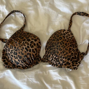 Leopard bilini - Sjukt snygg bikiniöverdel från Hunkemöller😍helt oanvänd, endast testad (lapp finns dock ej kvar)💕