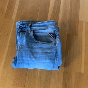 Replay jeans  - Fina Replay Jens, splitter nya aldrig använt dom. Stalker Waist 28/ length 32 Skriv vid minsta lilla intresse 