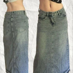 Snygg jeanskjol - Snygg lång unik vintage jeanskjol. Sällan använt, och precis som ny!