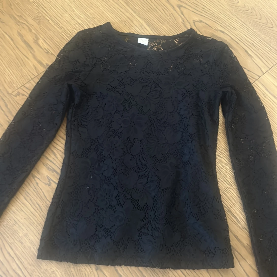Svart långärmad tröja med små mönster💞