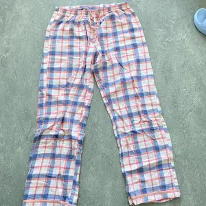rosa pyjamas byxor i storleken S 🩷 köparen står för frakt