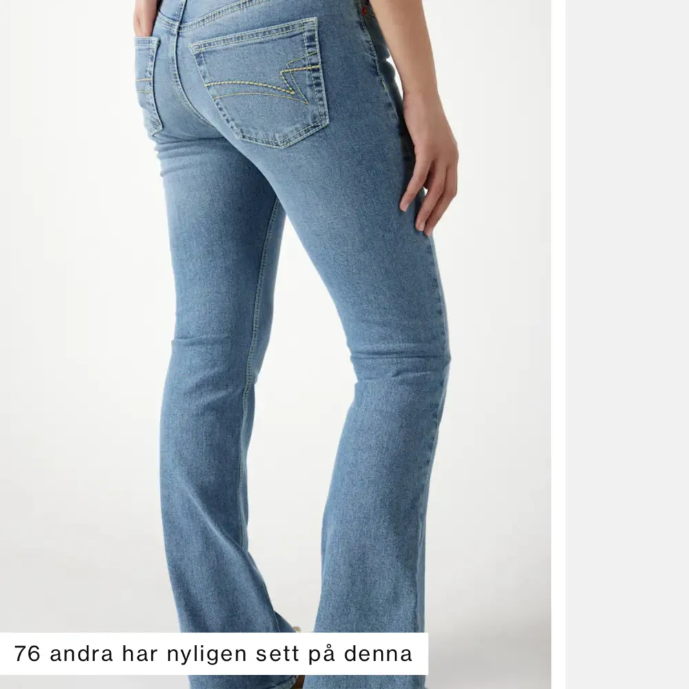 bootcut jeans jätte snygga, knappt använda! inte så små i stl brukar ha S. Jeans & Byxor.