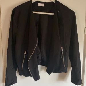 Tunn sommar jacka  - Tunn jacka  Bra skick 