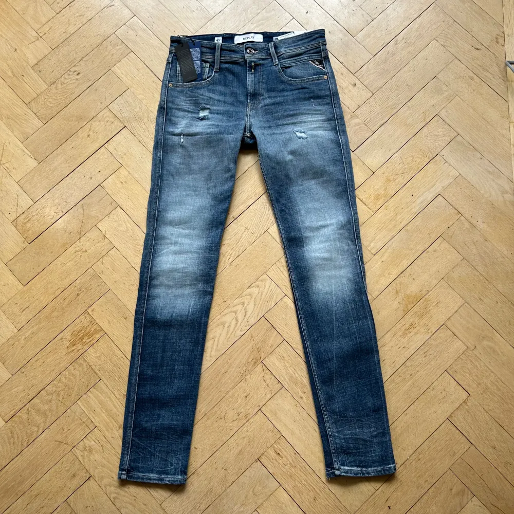 | Nya Replay anbass 05 year aged Jeans | Storlek: 30/34 | Passar: 180 ca | Pris: 749 |. Jeans & Byxor.