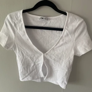 Vit tröja  - Aldrig använd, lappen tyvärr borta 