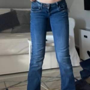 Säljer mina superfina blåa LTB jeans i modellen valerie. Strl 30. 