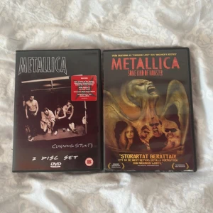 Två Metallica dvd’s - Dem har nästan inte blivit använda och båda visar konserter.