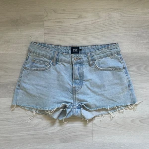 Jeansshorts  - Blåa jeansshorts från Lager 157