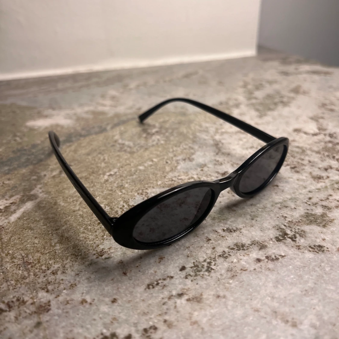 Helt nya ovala solglasögon  - 90