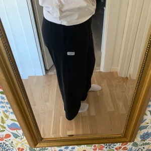 Breda mjukisbyxor - Breda mjukisbyxor från H&M, storlek S, har använts några gånger