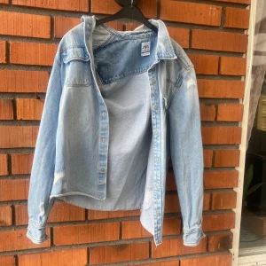 Zara jeans jacka  - Jätte bra skick, köpt här på Plick 
