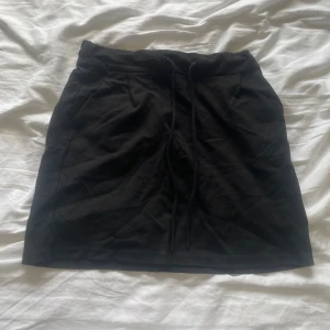 Svart kjol - Svart kjol 