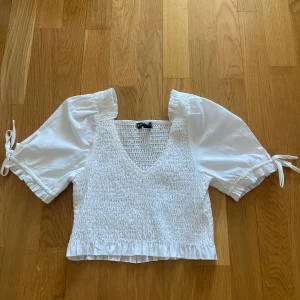 Blus  - Fin sommartopp, köparen står för frakt! 