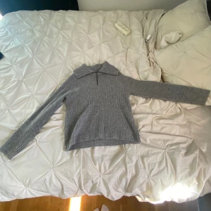 Stickad tröja  - Köpt från zalando märket object använt den då och då, men kommit fram till att den inte är min stil.