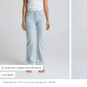 Bikbok lowwaist - Så fina byxor, tyvärr en storlek för stora därav säljer jag! Andvända max 3 ggr💗