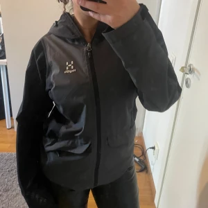 Haglöfs jacka  - Nästan helt ny haglöfs jacka, storlek S. 