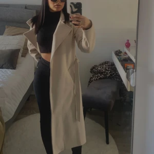 Beige kappa  - Beige kappa från missay. Bra skick 