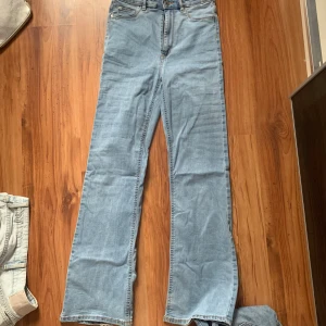 Bootcut jeans från Cubus !  - Bootcut jeans från Cubus ! Högmidjade, passar till ungefär allt. Pris går att diskutera ! 