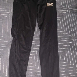 EA7 Armani byxor - EA7 Armani