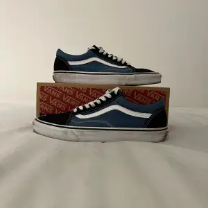 Tja, vi säljer ett par vans i storleken 45 (8/10 skick)