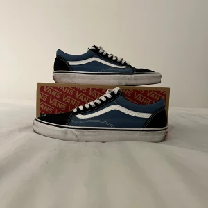 Vans - Tja, vi säljer ett par vans i storleken 45 (8/10 skick)