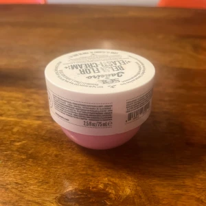 Sol de Janeiro body cream 68 - Sol de Janeiro body cream i doft 68. Nästan helt oanvänd.