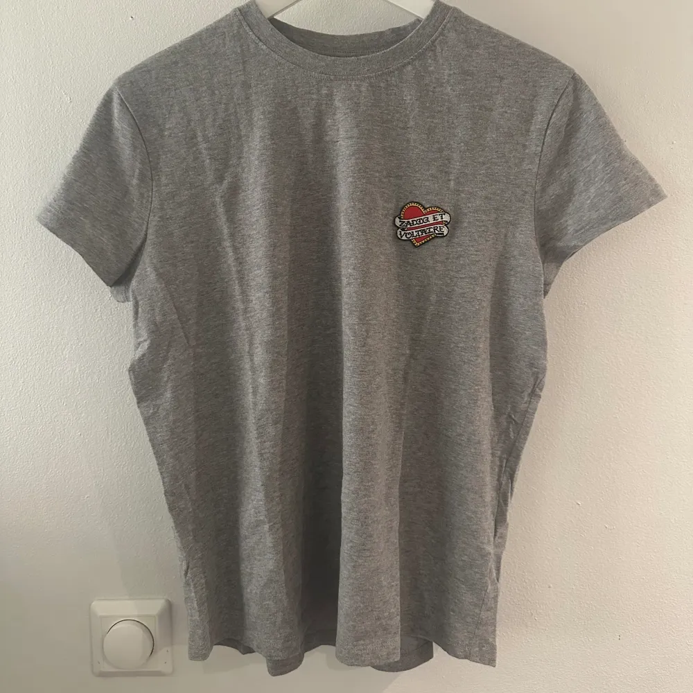 Grå t-shirt från Zadig inte mycket använd, storlek S. T-paidat.