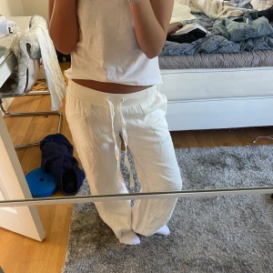 Linnebyxor  - Jag säljer mina snygga linnebyxor från alobha då dom inte kommer till användning tyvärr🌸