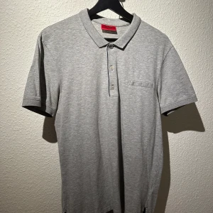 Hugo boss piké  - Snygg Hugo boss piké   Sparsamt använd storlek M