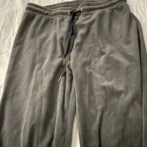 Mjukis byxor - Använda fåtal gånger. Är i storlek S men passar även XS. 