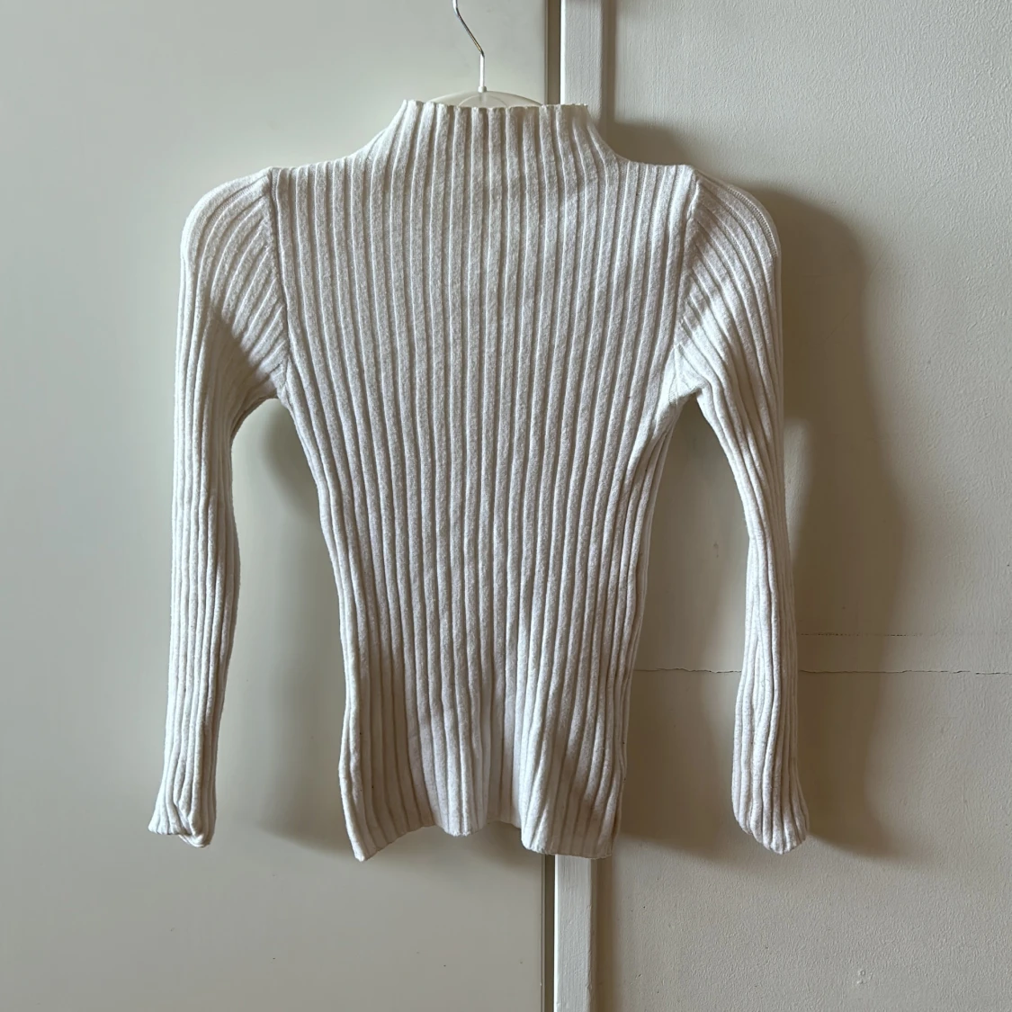 Stickad vit tröja  - 90