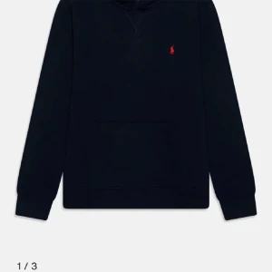Ralph Lauren hoodie - Säljer min raulph lauren hoodie då den aldrig kommer till användning. Använd fåtal gånger, som ny. Pris går att diskutera.