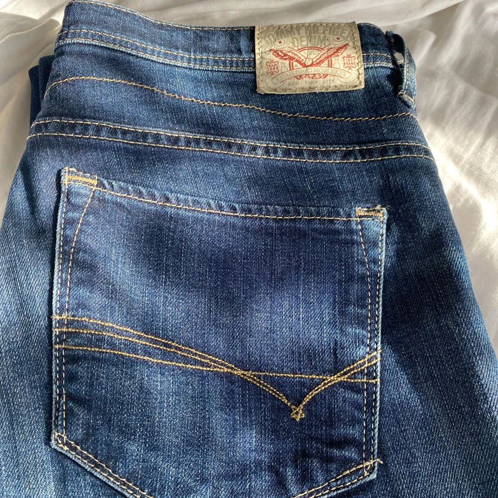 Köpte secondhand, strl W30 L34💕skriv privat om frågor finns! . Jeans & Byxor.