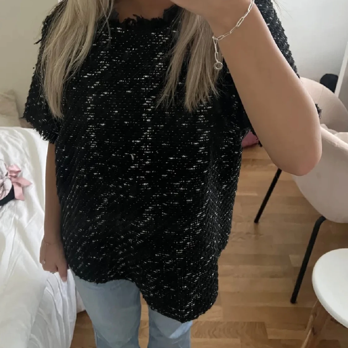 Svart/glittrig tröja 