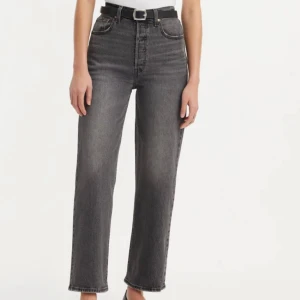 Jeans Levis Ribcage straight ankle  - Levis jeans i mycket fint skick. Storlek W:26 L:31. 