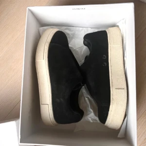 Eytys doja - Säljer mina eytys doja köpta här på plick då de är lite små på mig! Var som nya när jag köpte dem och använda fåtal gånger efter det. Kartong finns kvar🖤🖤