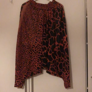 Haremsbyxa inköpt utomlands  - Jättefin haremsbyxa med foder (långt som en cyxelbyxa). Inga anmärkningar. 