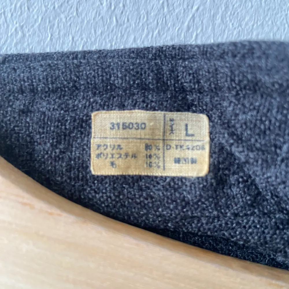 Superfin vintage skjorta i bomull, ursprungligen från Korea. Storlek L men sitter mer som en M. . Skjortor.