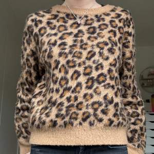 Jätte vacker leopard tröja 🐆Är storlek M men passar någon som har S eller XS. 