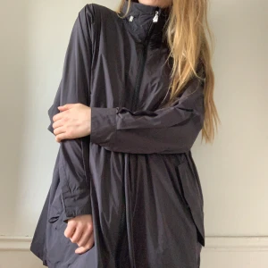 K-way regnjacka - Regnjacka från K-way, storlek M. Frakt tillkommer! Skriv vid frågor💞