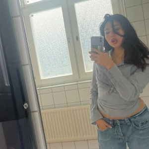  Skjorta  - Denna snygga skjortan som är köpt från humana blev tyvärr för liten för mig och behöver en ny ägare💕