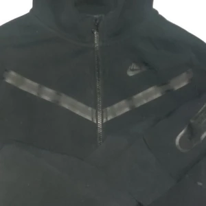 Har haft i typ 8månader storlek 137-47 - Fler bilder så skriv så löser jag. Pris kan diskuteras 