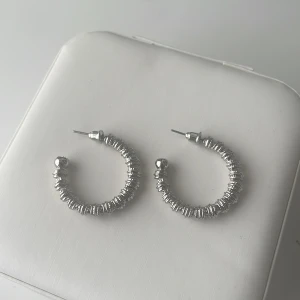 Silverörhängen - Silverörhängen hoops/ringar. Nya och endast testade. Sterling silver pläterade