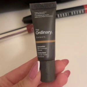 The ordinary - Concealer för mörk för mig. Endast testad